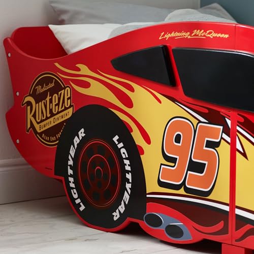 Disney Cars Lightning McQueen Kleinkinderbett: stabile Konstruktion, geschützte Seiten, Holzlatten, hellrot, passend für 140 cm x 70 cm Matratze (Matratze Nicht im Lieferumfang enthalten)