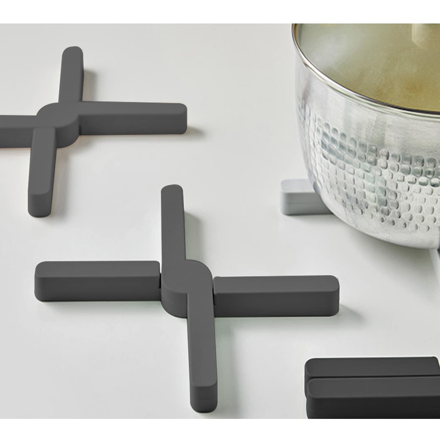 EXLECO 4 Sottopentola In Silicone, Pieghevoli, Antiscivolo, Resistenti Al Calore Fino A 230°C, Spessi 1,3 Cm, Neri, Per Pentole E Ciotole Calde