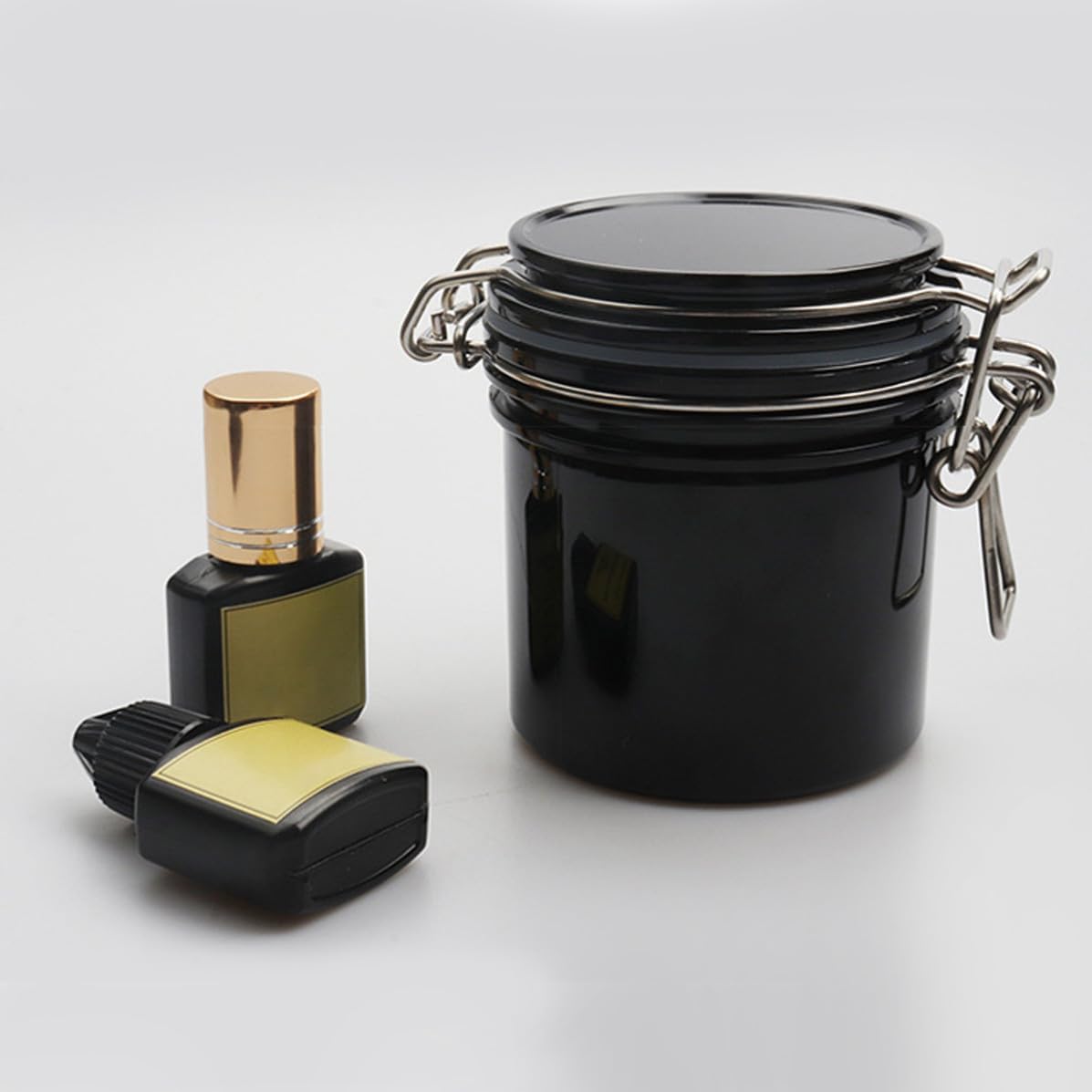 VANZACK 2pcs Lash Glue Container Storage Jar for Eyelash Extensions, Leak-proof Plastic with Sealing Buckles, Opaque Black Design Protects Adhesive from Direct Light, for Home Use