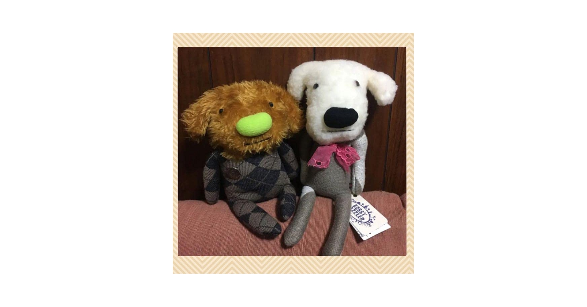 ボビー・ダズラー カラフルな犬のぬいぐるみ2体セット ボビー・ダズラー カラフルな犬のぬいぐるみ2体セット Amazon.co