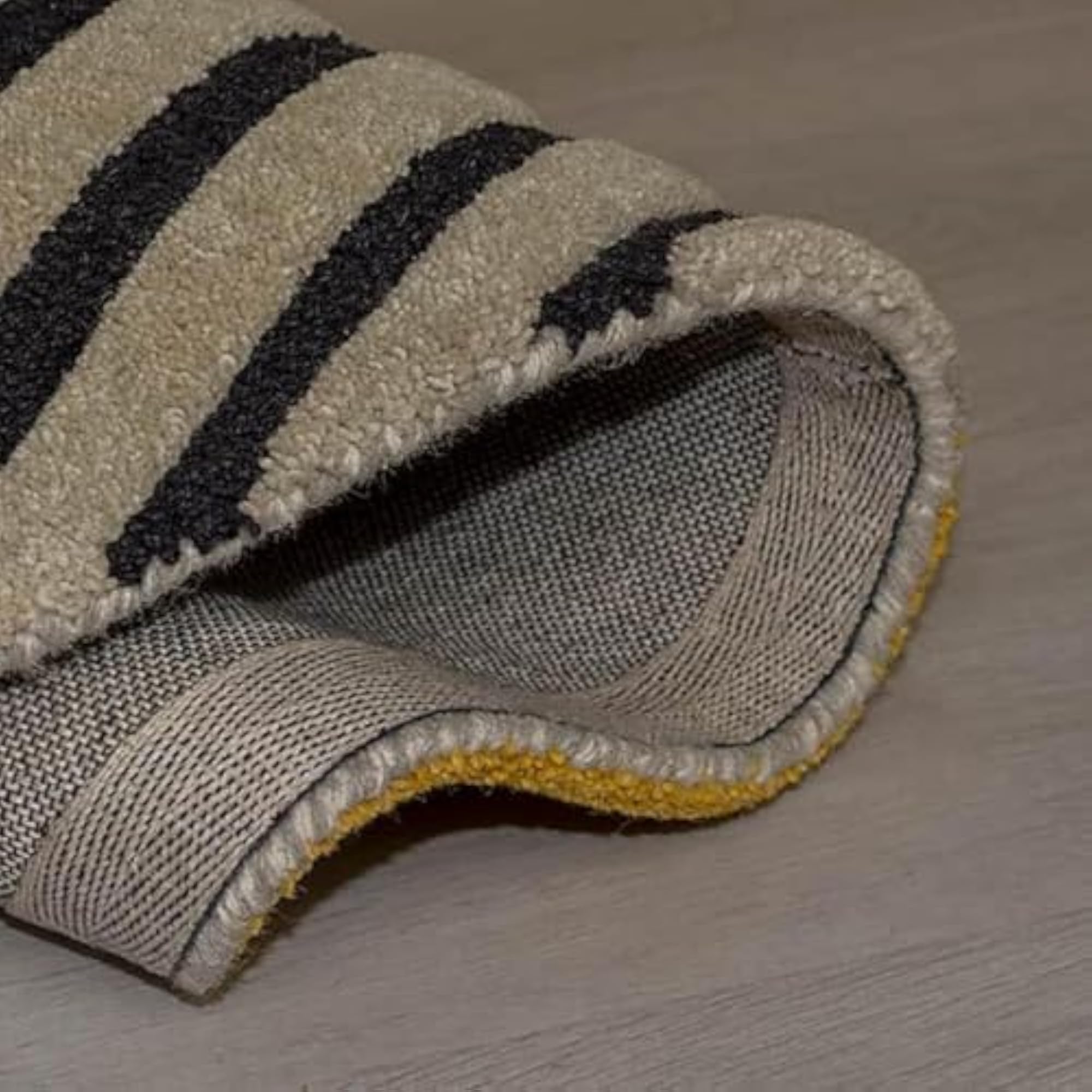 Export Quality Handmade Woollen Round Carpet