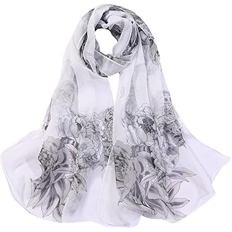 Black Friday Winter Scarves Gift Box 2024 Cover