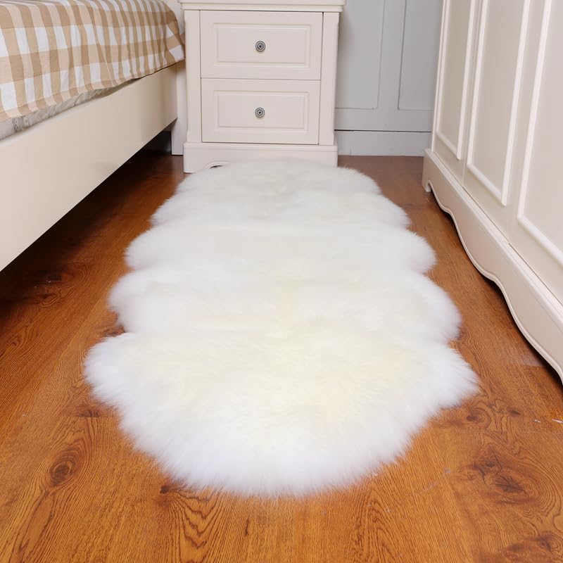 VAIGU:OA Faux Lammfell Schaffell Teppich 60x120 cm, Lammfellimitat Teppich Flauschiger Weicher Fell Teppiches, Longhair Fell Lammfellimitat Carpet für Stühle Sofa Schlafzimmer Kinderzimmer (Weiß)