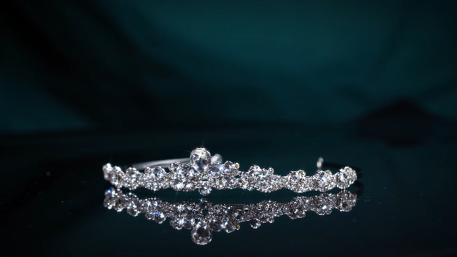 Crystal Aurora Teardrop Hair Tiara - Silver Amazon.com: EVER FAITH Women main image 3