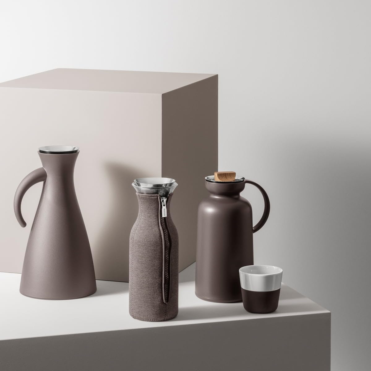 EVA SOLO – Kühlschrankkaraffe | skandinavisches Design | 1 Liter - 1.0l| Borrosilikat-Glas, Edelstahl, Silikon | spülmaschinenfest | 100% tropffrei | Black Woven