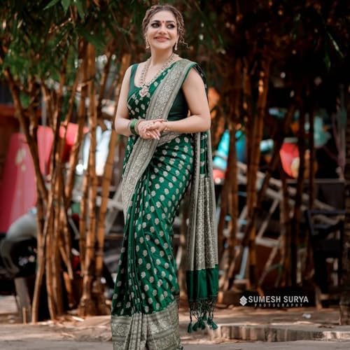 Image of Women's Kanjivaram Soft Silk BanarasiSaree With Blouse Piece