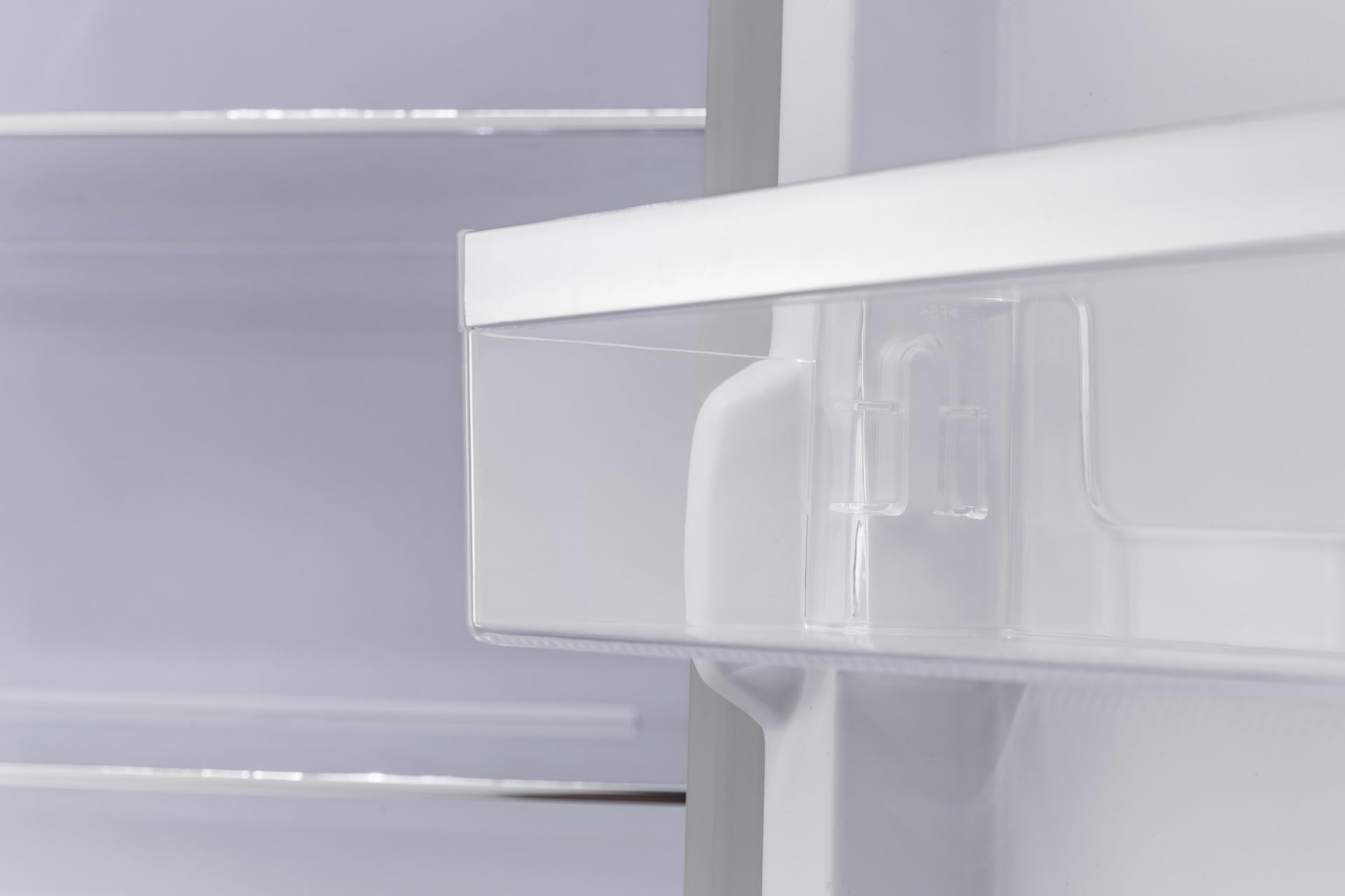 Exquisit® Lodówka dwudrzwiowa, Pojemność 206L, Zasięg Energetyczny E, Szklane Półki, Szuflada Verduler, Regulacja wysokości, Oświetlenie LED Matowy Czarny, Wymiary 146,5x54,5x57,5 cm.