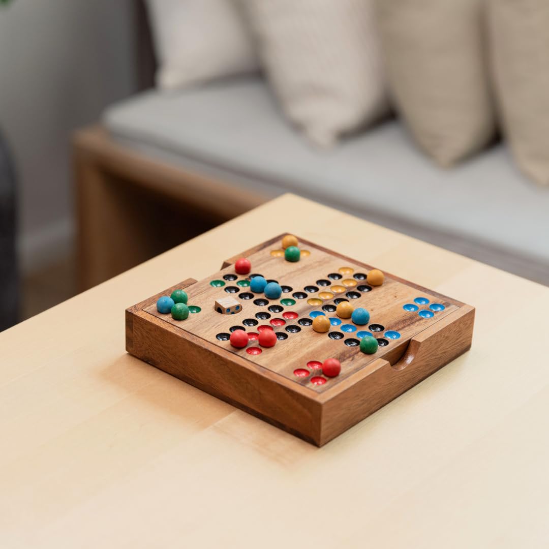 SiamMandalay Ludo - Gioco da tavolo in legno di alta qualità, realizzato a mano, formato da viaggio, 16 cm, design compatto con dadi e 16 pezzi da gioco colorati, classico gioco di strategia per