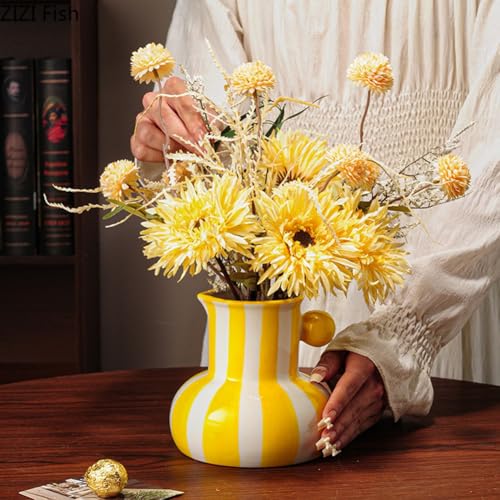 Pots de fleurs design jaune pour raviver une décoration de table terne - 4