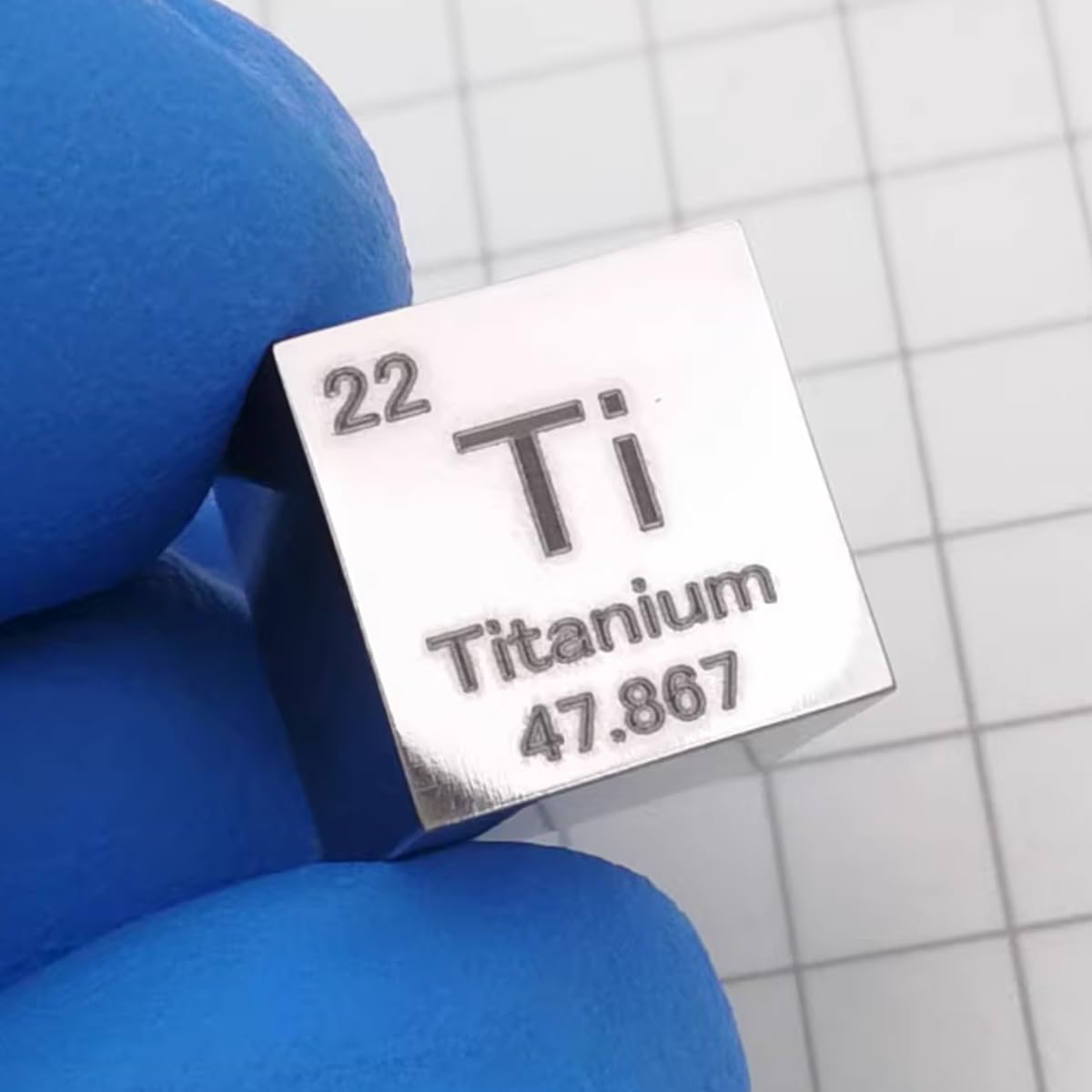 1 Piece 10mm Pure Mirrorable Titanium Metal Cube, 99.5% High Purity Carved Ti, Cubic Titanium Block, for Periodic Table Element Specimens Collection Hobbies and Popular Science Demonstration