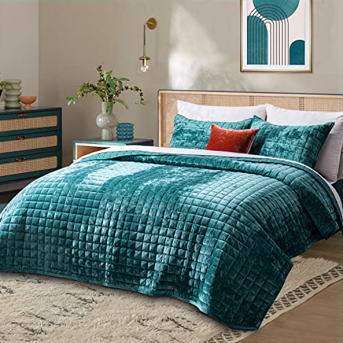 image for RECYCO Luxury Velvet Quilt Set King Size, Lightweight Velvet Comforter