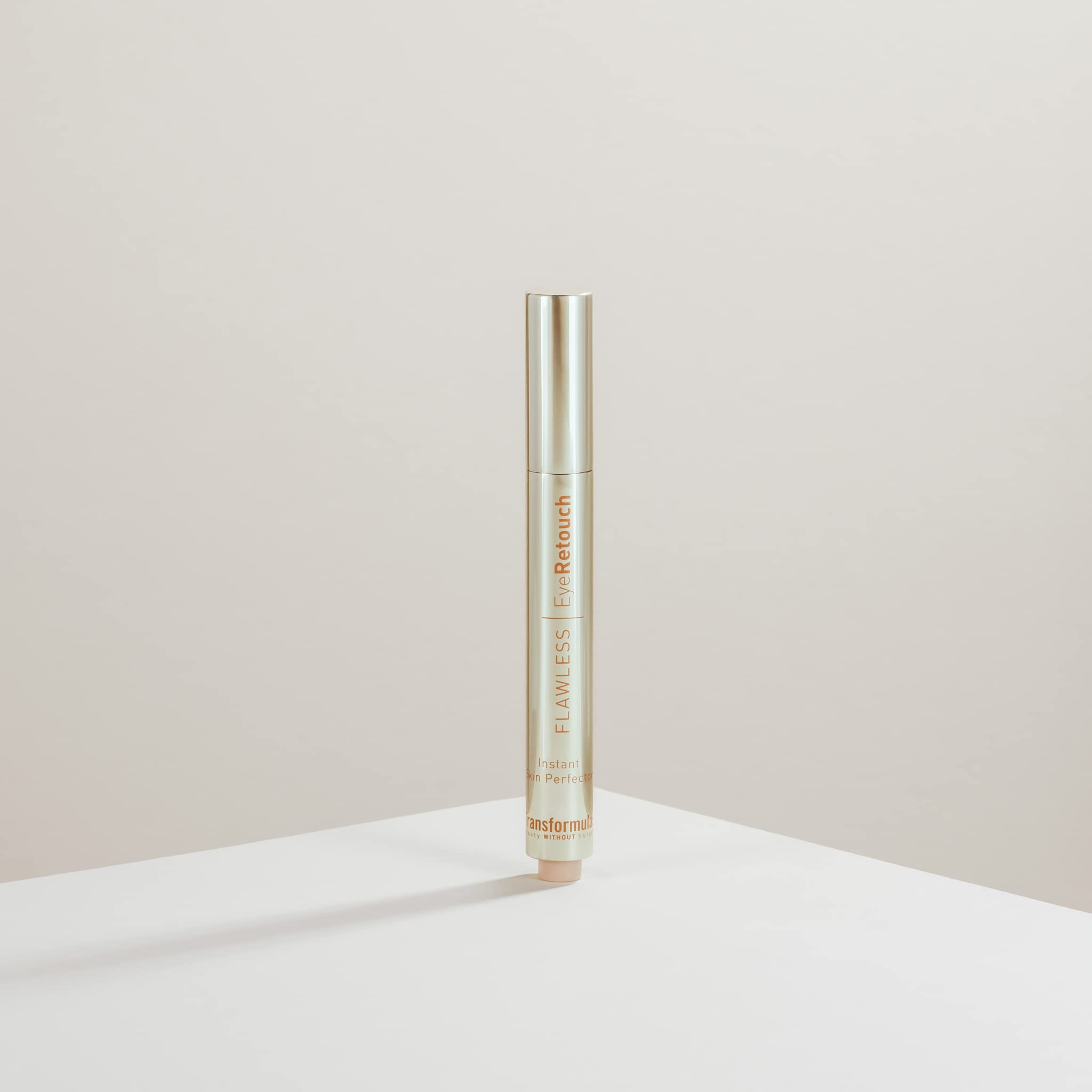 Transformulas FlawLess Eye Retouch Serum und Concealer, Hautpflege- und Make-up-Hybrid-Serum-Concealer mit lichtreflektierenden Pigmenten, um Augenringe aufzuhellen und Abdeckung zu bieten 3ml