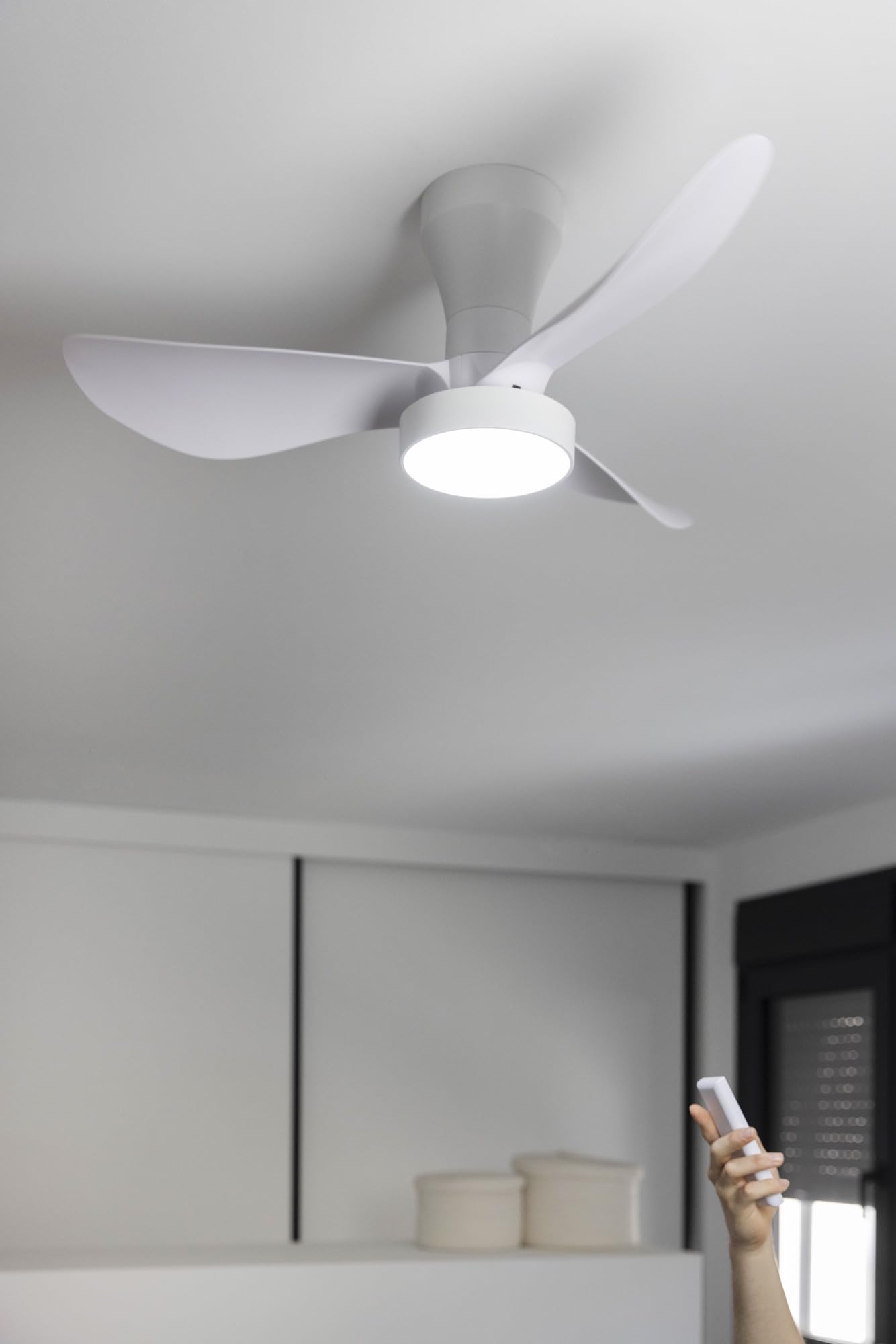 DUPI Ventilador de Techo PRO AIR | Motor DC Silencioso | 6 Velocidades | Luz LED Dimmable 3000–6000K | Mando con Temporizador | Ø 80 cm | Blanco