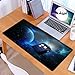 Produktbild KDWJS Gaming Mauspad XXL 90x40cm Mousepad Groß Vernähte Kanten Anti-Rutsch für PC,Doctor Who-Thema des Filmraums Kunstdruck,Laptop Verbessert Präzision und Geschwindigkeit