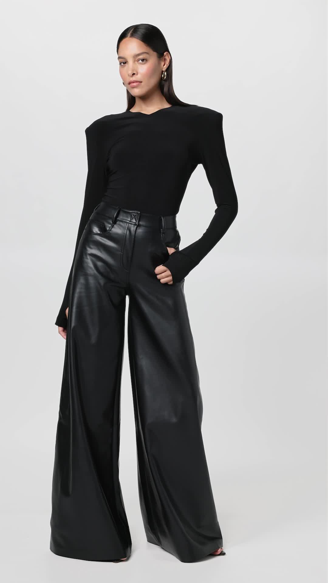 NORMA KAMALI Women's Long Sleeve Shoulder PAD V Neck TOP, Black at