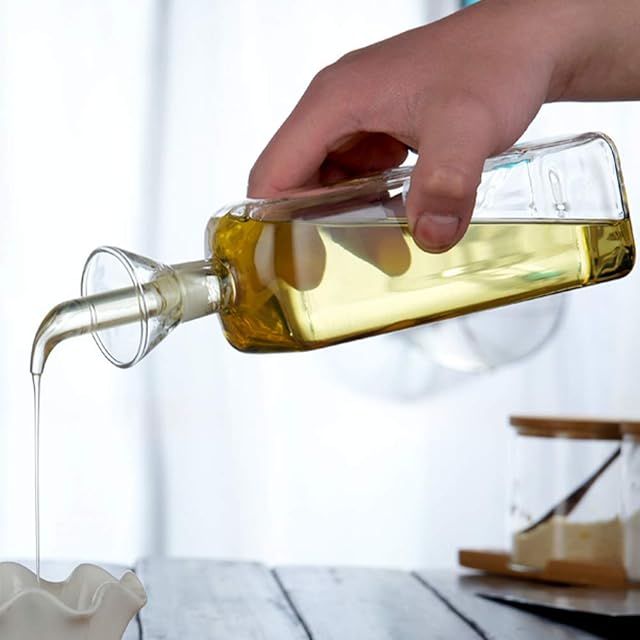 Lanhope Oil Bottle Glass Olive Oil Dispenser Bottle Glass Cooking Oil Vinegar Measuring Dispenser With Spout for Kitchen and BBQ (500ml/17.6oz)
