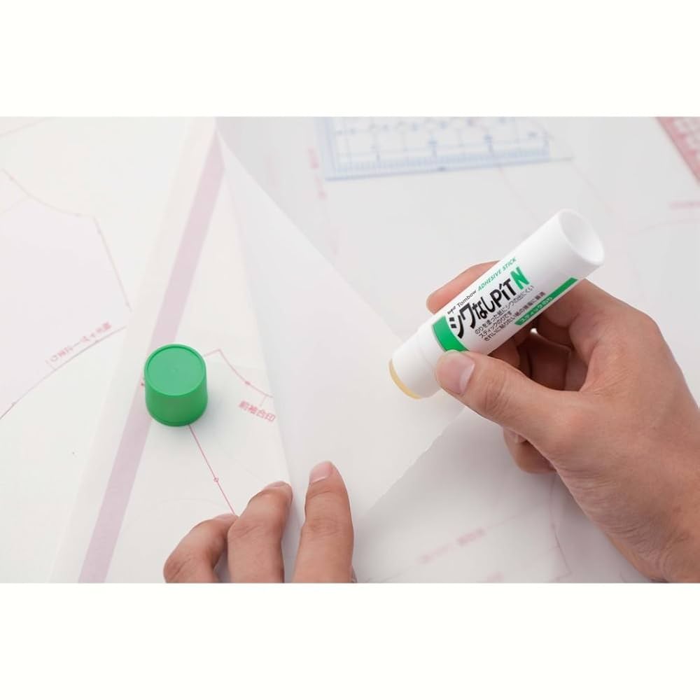 Amazon | トンボ鉛筆 スティックのり シワなしピット大 HCA-132