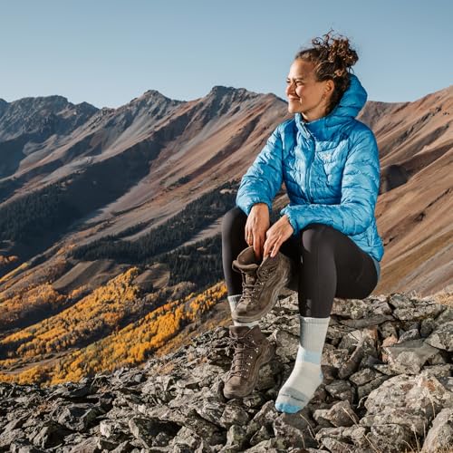 Image of Darn Tough Vermont Women's Mountaineer Micro Crew Cushion Socks (5011)