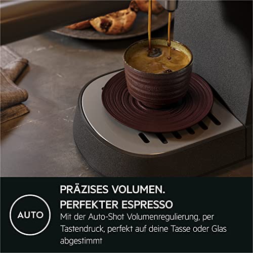 Foto von AEG EC6-1-6BST Espresso Siebträgermaschine / schmales Design / Thermoblock Technologie / 15 bar / 3 Einsätze für 1-2 Tassen & ESE Pads / Touch Bedienfeld / Milchschaumdüse / 1 l Wassertank / schwarz