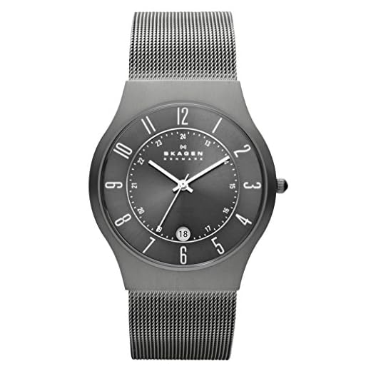 Skagen Reloj para hombre Sundby Titanium, mecanismo de tres manecillas con fecha, caja de 37 mm de titanio carbón con correa de malla de acero inoxidable, 233XLTTM
