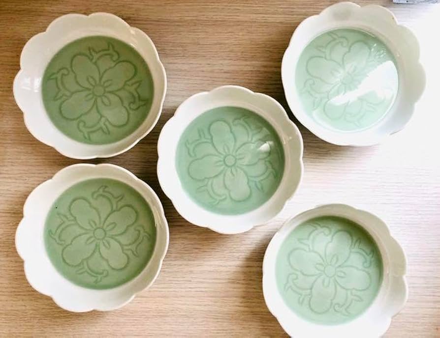 Amazon.co.jp: 人間国宝・井上萬二・青白磁牡丹彫文銘々皿