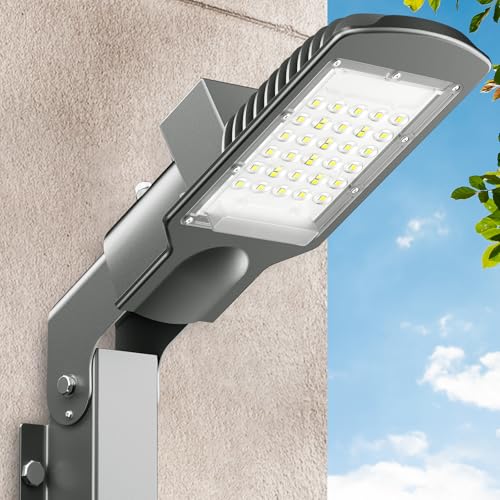 【小形・軽量化】SUKITEN LED防犯灯 道路灯 50W 8000lm 街路灯 街灯 外灯 IP66防水 耐塩形 耐食性 明るさセンサ付き ポールライト ポール灯 電柱照明 屋外用 道路照明器具 配線工事 角度可変機能 工業団地 車道 歩道 壁面/ポール/アーム設置の画像