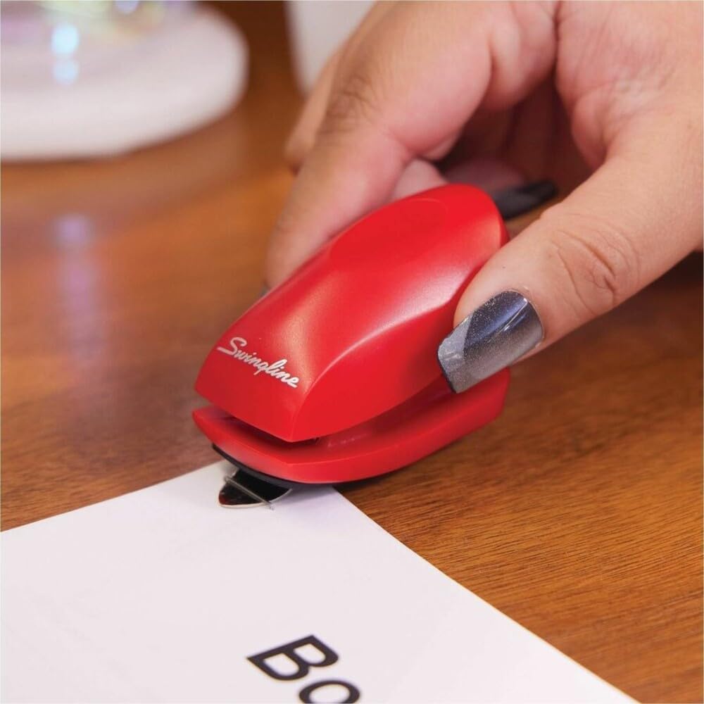 Swingline Mini agrafeuse rouge avec agrafes, Tot, capacité de 12 feuilles, petite agrafeuse avec extracteur d'agrafes intégré et 1000 agrafes standard, rangement de l'agrafe, agrafeuse compacte pour