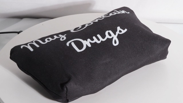 „May Contain Drugs“ Make-up-Tasche – Lustige Reißverschlusstasche, 23,5 X 17 Cm, Aus Polyester