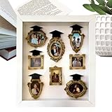 Art de graduation mémorable : Cette boîte souvenir silhouette présente un art photo 3D fait main sous verre multicouche, capturant les moments précieux de la graduation de manière . Elle ajoute une touche de sophistication à votre décoration de bureau et est idéale pour célébrer les étapes importantes et les réussites personnelles.