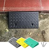 Instalación de rampa permanente: Las rampas en las aceras se pueden instalar permanentemente en áreas de mucho tráfico utilizando los dos orificios de montaje integrados (pernos expansores incluidos).