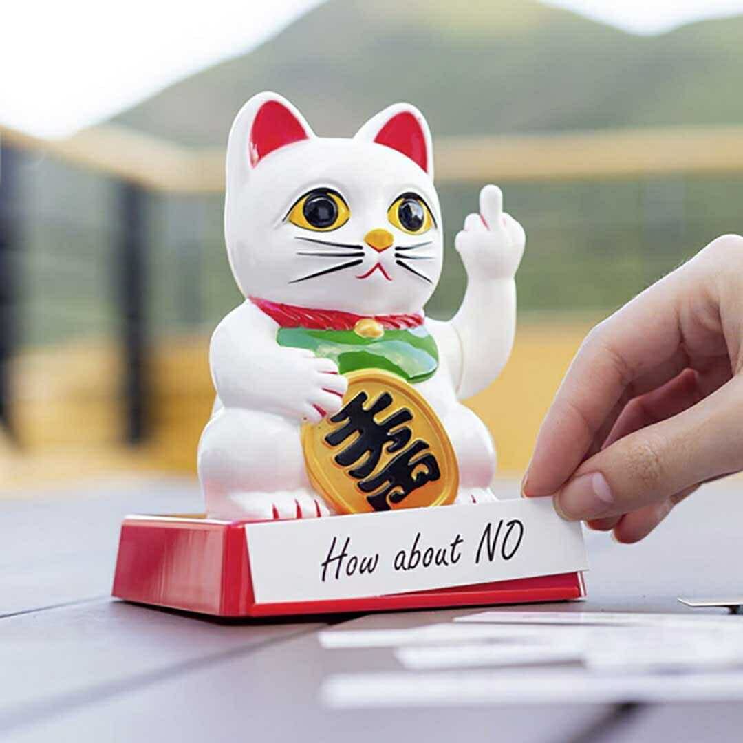 Amazon.co.jp: [AiO JAPAN] 風水 置物 招き猫 中指 立てる 千万両 福
