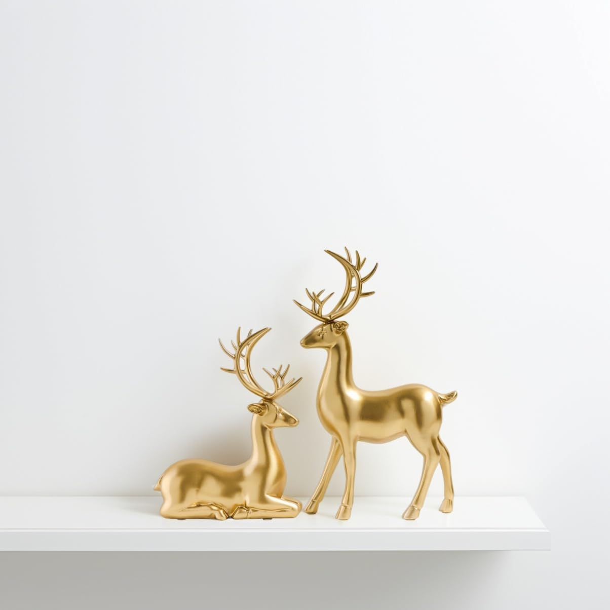 VICASKY 2pezzi Ornamento Decorativo di Cervide in Resina Statuetta Natalizia da Tavolo per Festa di Natale Regalo per Camera da Letto Ragazzo Ragazza Ragazza