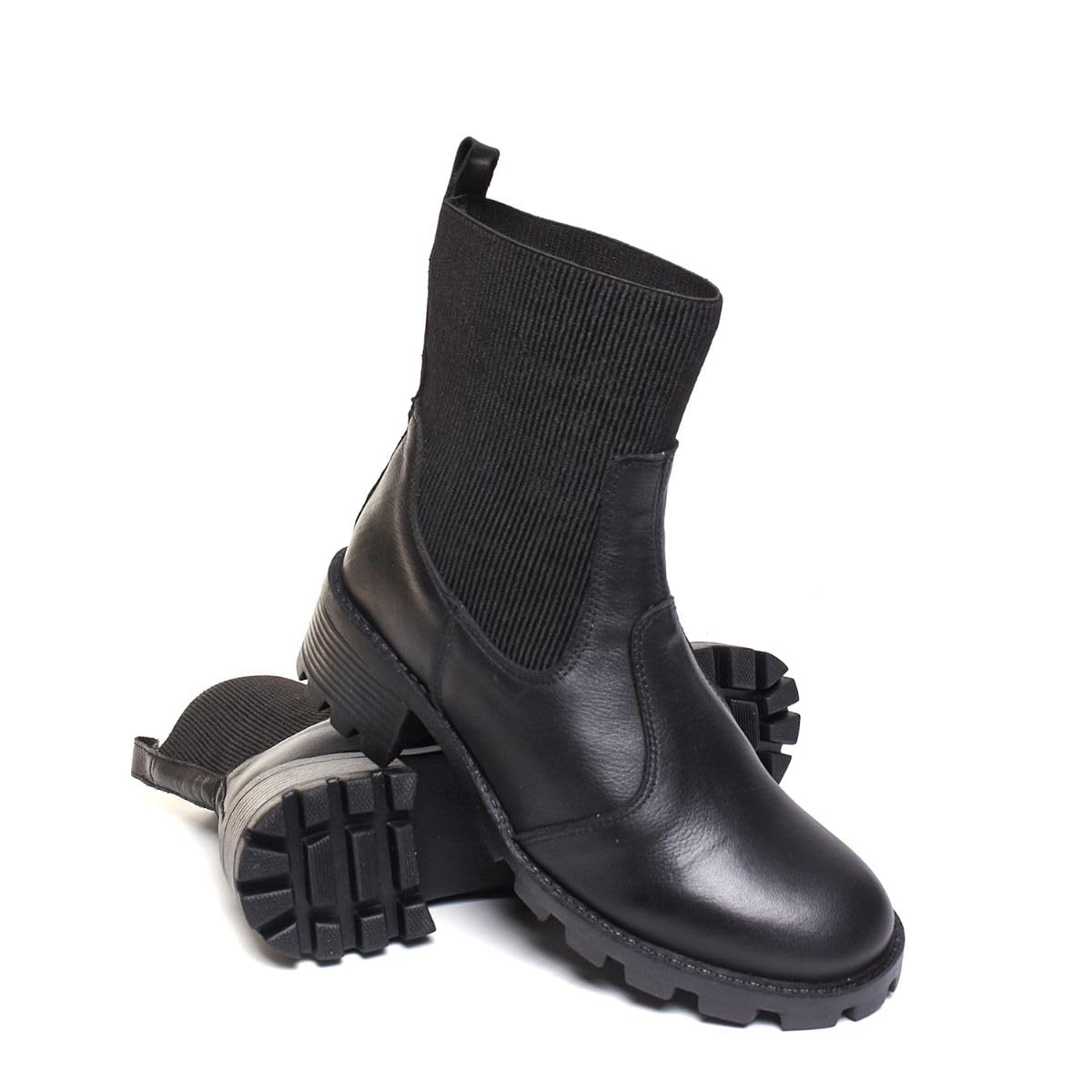 Bota Feminina Coturno Couro Legitimo Ultra Conforto Tratorada Preta em promoção! Veja a oferta e mais achadinhos de Botas 5 Hoje é o melhor dia para comprar Bota Feminina Coturno Couro Legitimo Ultra Conforto Tratorada Preta com aquele preço maroto! Promoção! Aproveite a oferta! 5