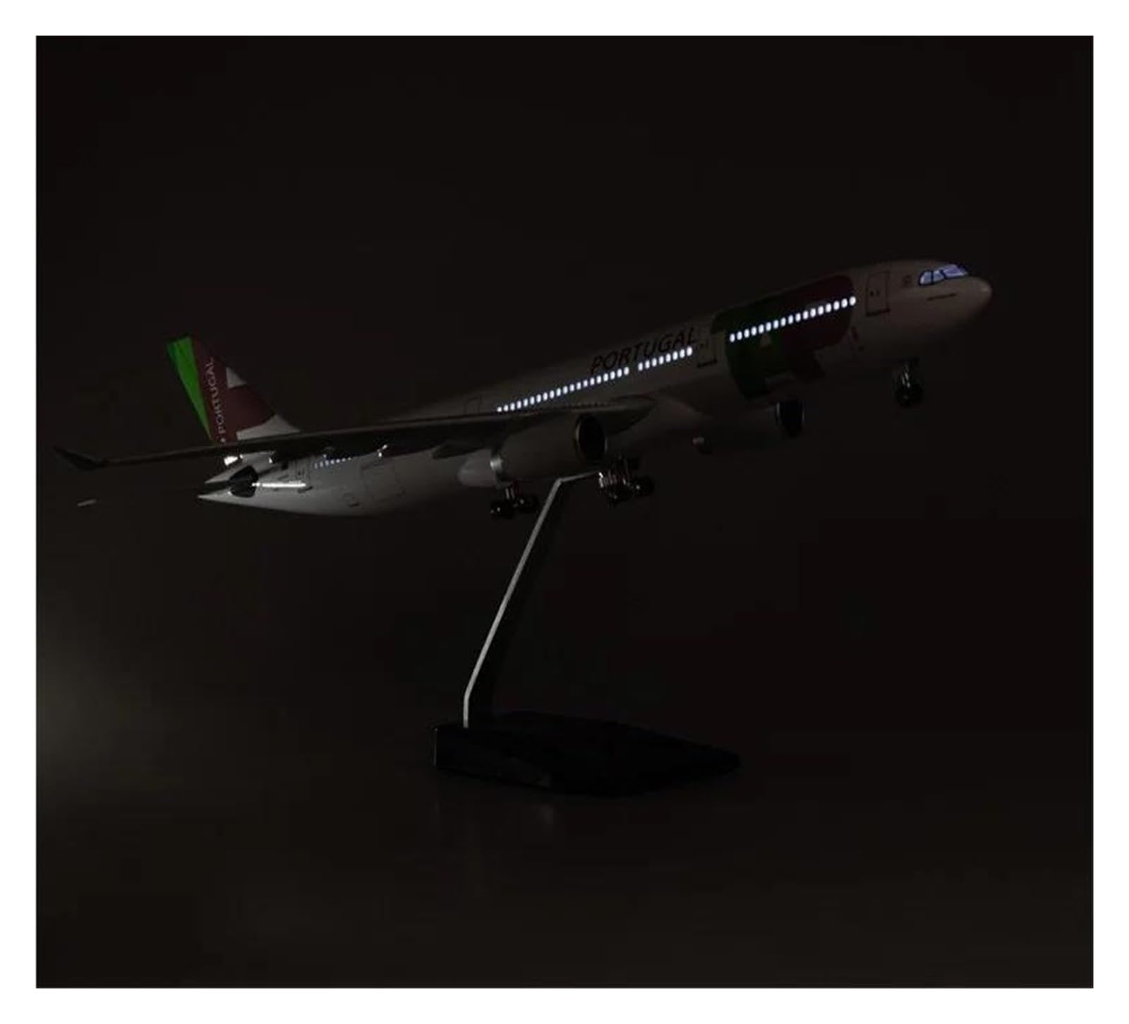 Modèle avion A330 avec lumière à offrir en cadeau idéal pour pilote et fan d'aéronautique