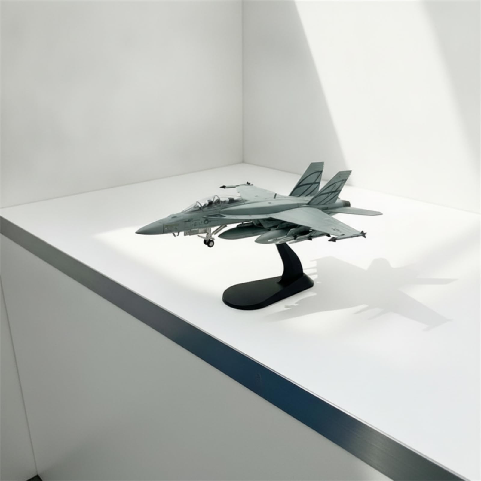 Milageto Modellino di Aereo in 1:72 Realistico Aereo da Caccia in 1:72 Leggero Modellino Statico con Piedistallo per Studio, Ufficio, style to 1