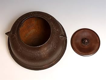 唐銅朝鮮風炉　風炉釜　真形釜 Amazon.co.jp: 唐銅朝鮮切合風炉釜真形釜添え鬼面鐶付重7.9kg