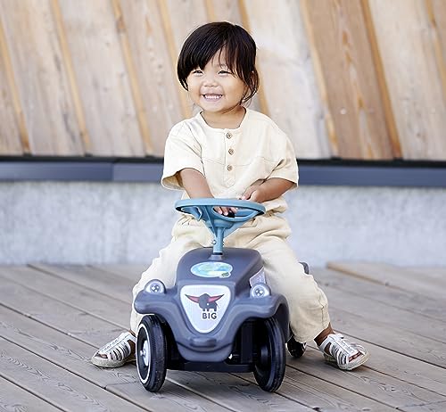BIG Bobby Car Classic Eco - Rutschauto ab 1 Jahr aus Recycling-Material mit Lenkrad und Hupe, für Kinder von 1-5 Jahre (bis 50 kg), Anthrazit mit bunten Aufklebern – Bild 6
