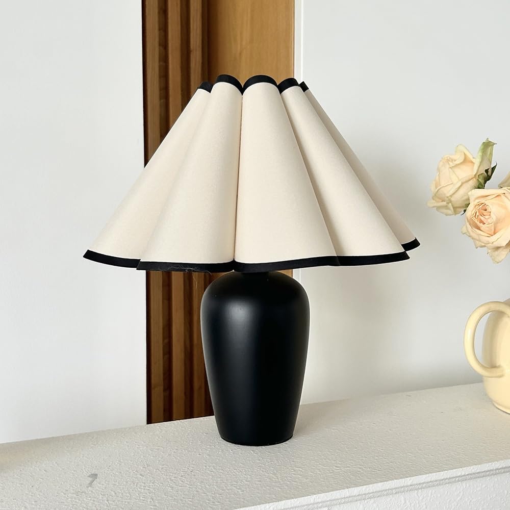 Affascinante Lampada da tavolo vintage in stile rustico francese plissettato, lampada da comodino for camera da letto, soggiorno, paralume in tessuto a LED Arredamento per la casa(Nero)