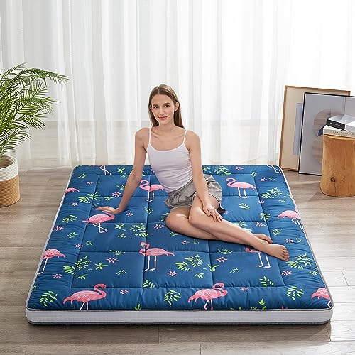 MAXYOYO Futon Matratze, Gepolsterte Japanische Bodenmatratze Gesteppte Bett Matratzenauflage, Extra Dicke Faltbare Isomatte Atmungsaktive Bodenliege Gästebett für Camping Couch (Flamingo, 150x200cm)
