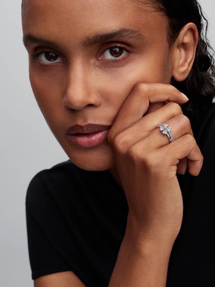 PANDORA Anillo de trébol de la suerte para dividir en plata de ley 925 con circonitas cúbicas, juego de 2 anillos para mujer con piedras en forma de corazón y engaste pavé, apilable, tamaño: 52