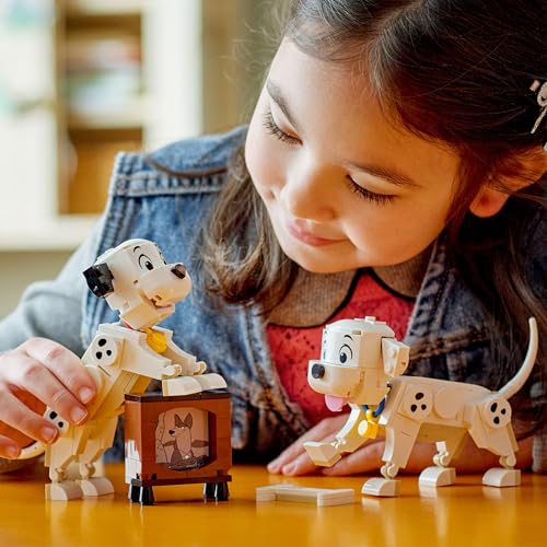 LEGO ǀ Disney Lucky & Penny 101 Dalmatiner - Welpen Spielset – Tierfiguren zum Spielen mit beweglichen Köpfen, Beinen & Schwänzen – Knochen & Fernseher – Geschenk für Mädchen ab 6 Jahren – 43271