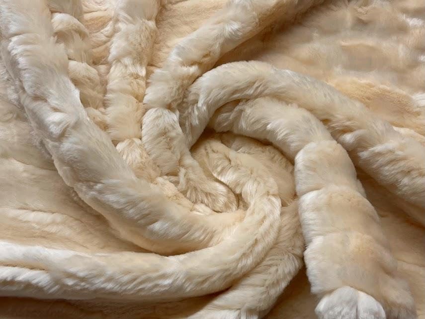 Tissu fausse fourrure de luxe beige crème 1 mètre coupon textile imitation fourrure épaisse