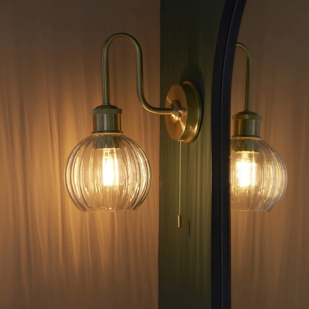 Badkamer wandlamp Ashland Bay, 4-lamps, messing Badkamer wandlamp Ashland Bay, 4-lamps, messing