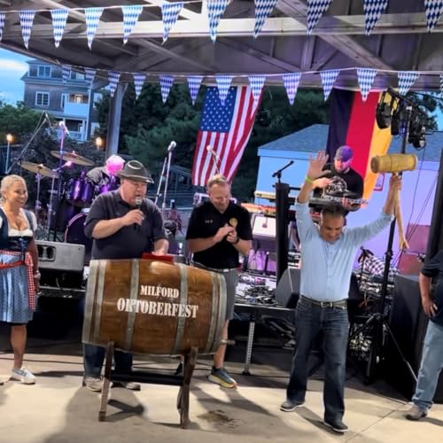 Page de couverture de Steins, Sausages & Shenanigans: Where to Celebrate Oktoberfest in Connecticut