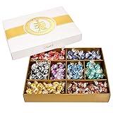 Lieferumfang: Ca. 18x Lindor Kugeln Vollmilch, 18x Feinherb, 18x Weiß, 18x Haselnuss, 18x Dark 60%, 12x Mandel, 12x Stracciatella, 12x Cocos / Insgesamt ca. 126 Lindor Kugeln / Ideal als Schokoladen Geschenk für Familie, Freunde oder Geschäftspartner