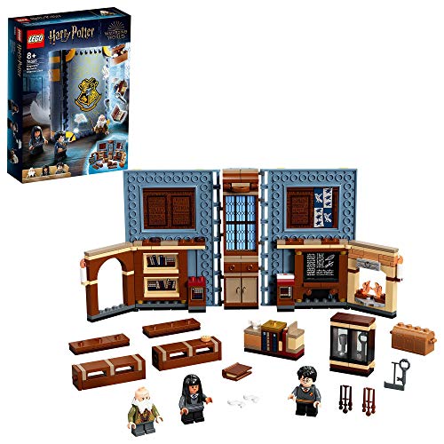 LEGO 76385 Harry Potter Hogwarts Moment: Zauberkunstunterricht Set Spielzeugkoffer mit Minifiguren Sammlerstück