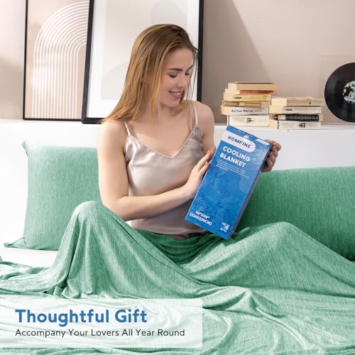 Image of HOMFINE Cooling Blanket for Hot Sleepers King Size, Green 108 inchx90 inch | Dual-sided mica nylon cool, Q-Max 0.439 instant cool, Lightweight & breathable for night sweats & menopause, Machine washable