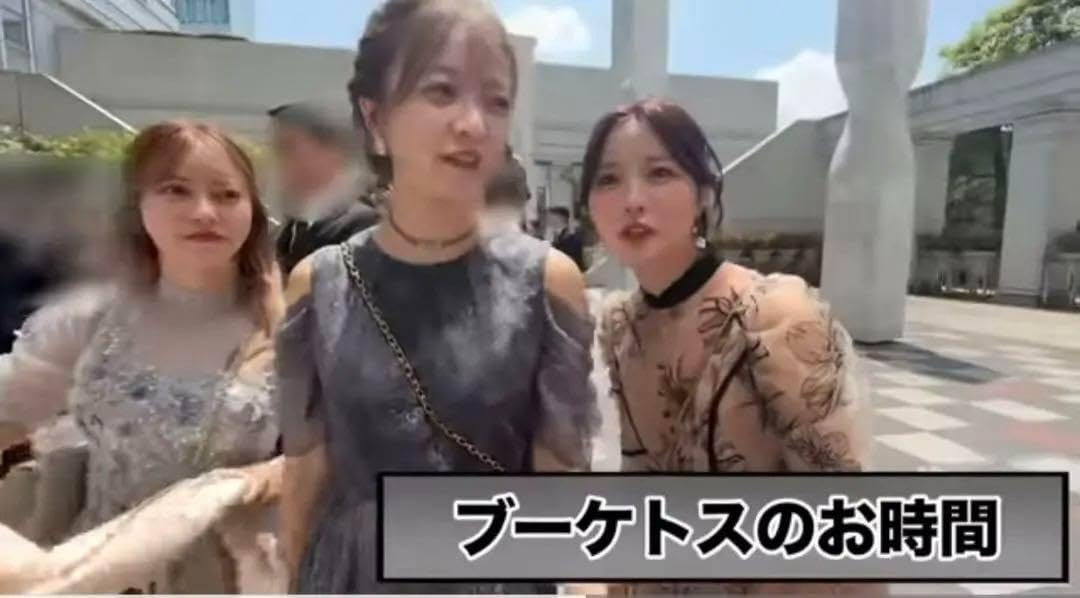 Amazon.co.jp: 今田美桜着用 LサイズLeja ハイネック花柄刺繍  