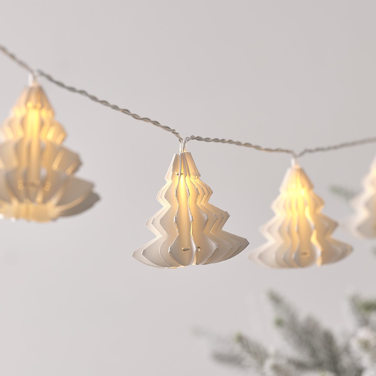 Lights4fun Indoor White Paper Christmas Tree Garland 10 Warm White LEDs Battery Operated String Fairy Lights with Timer 1.8m