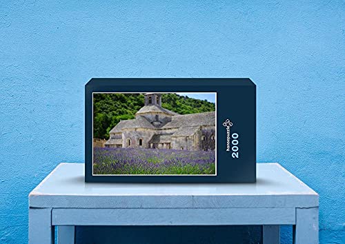 HANSEPUZZLE 67054 - Abtei von Senanque Puzzle 2000 Teile | Religion Puzzle mit hochwertiger Puzzle Aufbewahrung: Kartonbox und Wieder verschließbarem Beutel | Puzzle-Maße: 90 x 60 cm – Bild 3